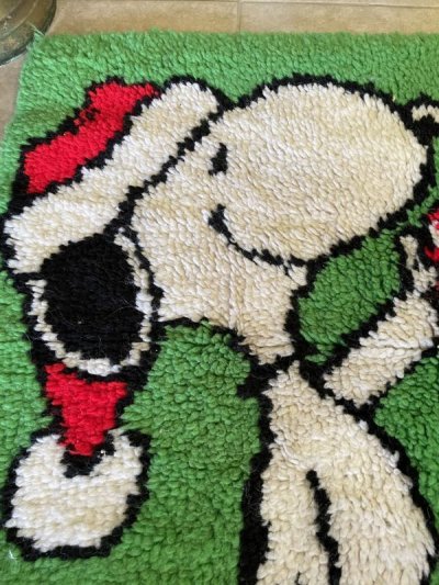 画像1: Peanuts Snoopy Christmas Rug (B) 1968 / ピーナッツ、スヌーピー クリスマス、キャンディラグ