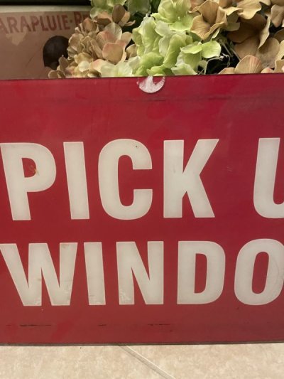 画像2: Wendy’s Pick up window Sign / ウエンディーズ　ピックアップ　ウィンドウ(左矢印)サイン、看板、ストアディスプレイ