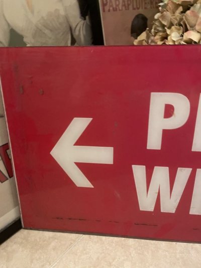 画像1: Wendy’s Pick up window Sign / ウエンディーズ　ピックアップ　ウィンドウ(左矢印)サイン、看板、ストアディスプレイ