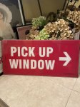 画像1: Wendy’s Pick up window Sign / ウエンディーズ　ピックアップ　ウィンドウ(右矢印)サイン、看板、ストアディスプレイ (1)