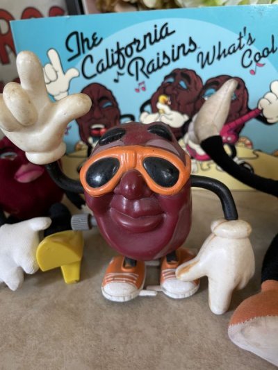 画像1: California Raisins What‘a Cool book, figures and wind up toy set / カリフォルニアレーズン　ブック、2フィギュア、トコトコ　4点セット