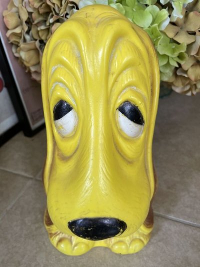 画像1: Yellow sad face Basset Hound Dog plastic coin bank / イエロー、サッドフェイス　ドッグ　貯金箱