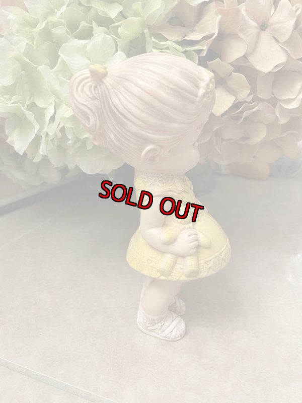 画像4: Edward  Mobley yellow cloth Girl Vinyl Squeak Doll  1958 / エドワード　モブレイ社　イエローワンピースの女の子ソフビ、ラバードール　50年代 (4)