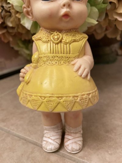 画像2: Edward  Mobley yellow cloth Girl Vinyl Squeak Doll  1958 / エドワード　モブレイ社　イエローワンピースの女の子ソフビ、ラバードール　50年代