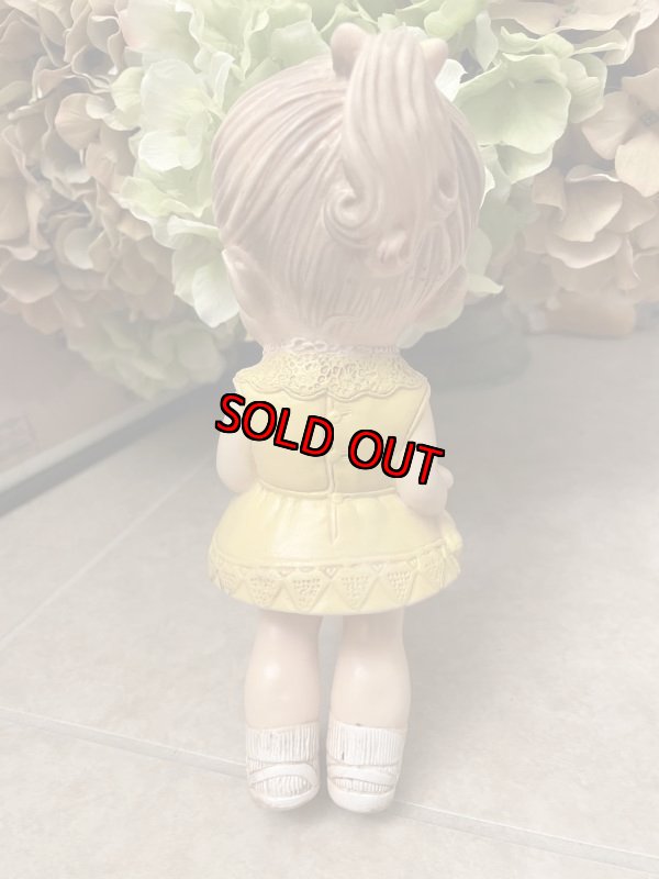 画像3: Edward  Mobley yellow cloth Girl Vinyl Squeak Doll  1958 / エドワード　モブレイ社　イエローワンピースの女の子ソフビ、ラバードール　50年代 (3)
