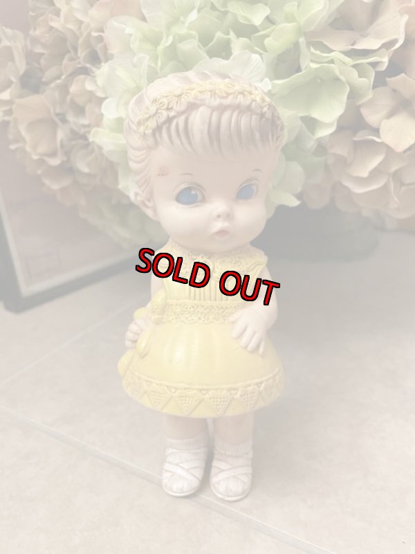 画像1: Edward  Mobley yellow cloth Girl Vinyl Squeak Doll  1958 / エドワード　モブレイ社　イエローワンピースの女の子ソフビ、ラバードール　50年代 (1)
