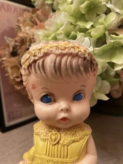 画像1: Edward  Mobley yellow cloth Girl Vinyl Squeak Doll  1958 / エドワード　モブレイ社　イエローワンピースの女の子ソフビ、ラバードール　50年代