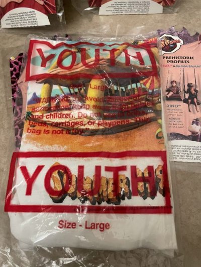 画像2: McDonald’s Flintstones pupate fry box set of 4 with T - Shirt 1993 / マクドナルドのフリントストーン、ポテトフライ箱4枚セットと子供用Tシャツセット