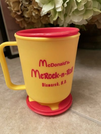画像2: McDonald’s McRock and Roll Plastic Travel  Mug / マクドナルドのマックロック　ロックンロール　プラスチック製　オレンジ　マグカップ
