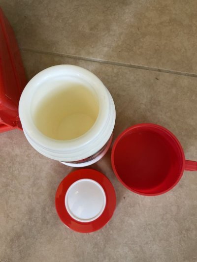 画像2: Denny’s Flintstones Red Plastic Lunch Box With Thermos 1989 / デニーズ フリントストーン プラスチック製 ランチボックス 水筒付き