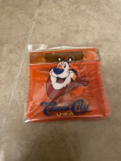 画像1: Kelloggs Cereal Tony the Tiger Orange Vinyl coin case (B) set of 4 /　ケロッグ　シリアル　トニーザタイガー　ビニール製　4枚コインケース　小銭入れ