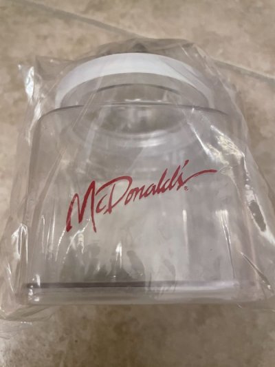 画像1: McDonald’s plastic container with lid /  マクドナルドのプラスチック製　コンテイナー　蓋付き容器