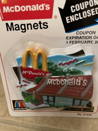 画像1: McDonald’s Restaurant Magnet 2000/ マクドナルドのブリスター入りマグネット　