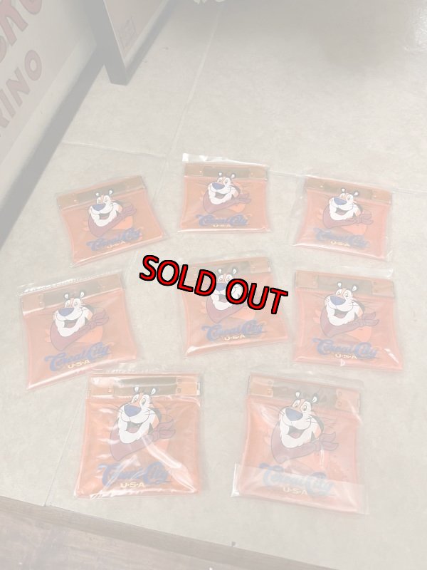 画像2: Kelloggs Cereal Tony the Tiger Orange Vinyl coin case (A) set of 4 /　ケロッグ　シリアル　トニーザタイガー　ビニール製　4枚コインケース　小銭入れ (2)