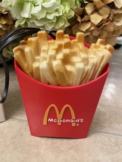 画像1: McDonald’s  French Fry Radio With Box / 箱付きマクドナルドのフライドポテトのラジオ　1982年