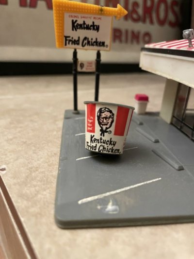 画像2: Kentucky Fried Chicken plastic store model display / ケンタッキーフライドチキン　プラスチック製　ストア　モデル