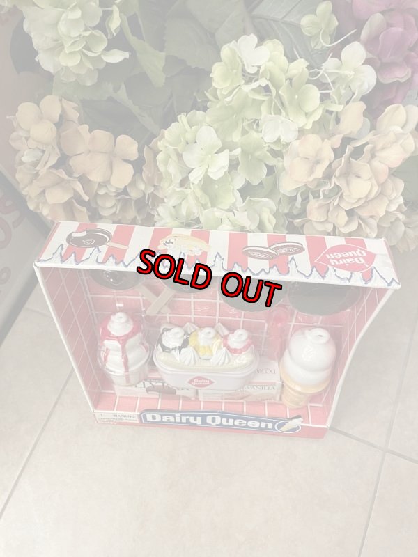 画像2: Dairy Queen play food set with box 2002 / ディリークィーンの箱入りプレイフードセット (2)