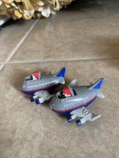 画像3: McDonald’s United Airlines planes & Hangers Happy Meal Set of 2 (A) / マクドナルドのユナイテッド航空 飛行機と倉庫 ハッピーミールトイ 2個セット