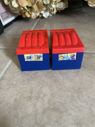 画像1: McDonald’s United Airlines planes & Hangers Happy Meal Set of 2 (B) / マクドナルドのユナイテッド航空　飛行機と倉庫　ハッピーミールトイ　2個セット