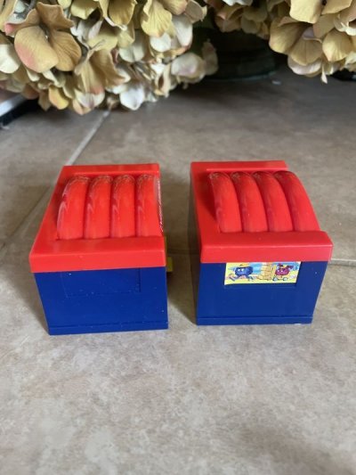 画像2: McDonald’s United Airlines planes & Hangers Happy Meal Set of 2 (A) / マクドナルドのユナイテッド航空 飛行機と倉庫 ハッピーミールトイ 2個セット