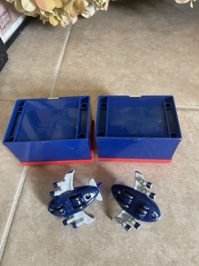 画像3: McDonald’s United Airlines planes & Hangers Happy Meal Set of 2 (B) / マクドナルドのユナイテッド航空　飛行機と倉庫　ハッピーミールトイ　2個セット