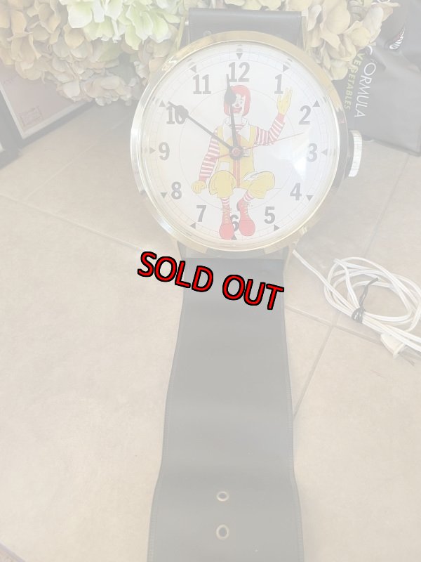 画像9: McDonalds Ronald Large Wall Clock Watch Style 93cm (B)  / マクドナルド、ロナルドの大きい腕時計スタイルの丸い壁時計　大きいウォールクロック (9)