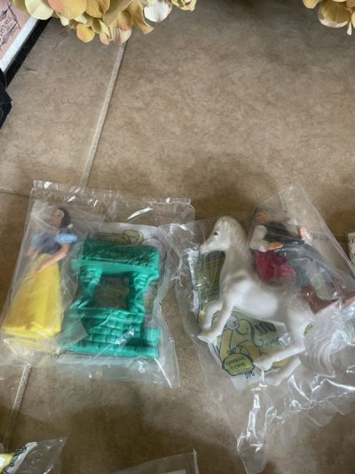 画像1: McDonald’s Complete Snow White Happy Meal set of 8 / マクドナルドのコンプリート　スノーホワイト、白雪姫、ハッピーミールトイ　8個セット