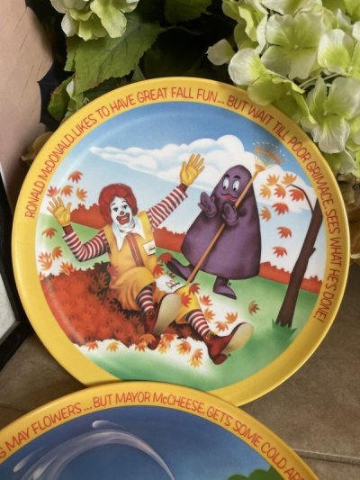 画像1: McDonald’s Plastic Plate set of 2 (B) 1977 / マクドナルドのプラスチック製、プレート2枚セット、春&秋