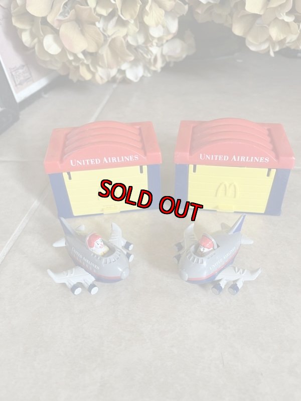 画像1: McDonald’s United Airlines planes & Hangers Happy Meal Set of 2 (B) / マクドナルドのユナイテッド航空　飛行機と倉庫　ハッピーミールトイ　2個セット (1)