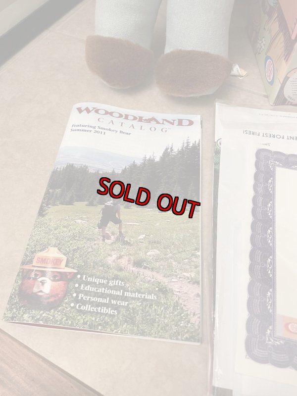 画像15: Smokey Bear Ideal Plush Doll with Box 60th anniversary edition 2004 / スモーキーベア　60周年記念エディション　箱入りぬいぐるみ　 (15)