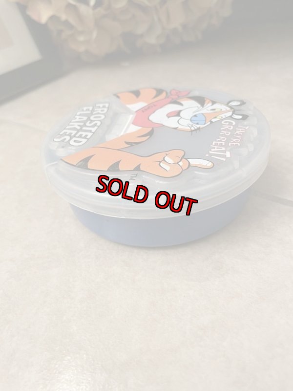 画像2: Kelloggs Cereal Tony the Tiger plastic container  2000 /　ケロッグ　シリアル　トニーザタイガー　プラスチック製　容器 (2)