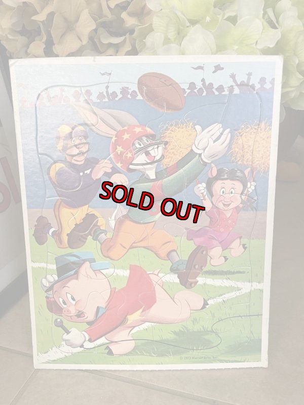 画像1: Warner Bro, Bugs Bunny Football Tray Puzzle (B) / ワーナーブラザーズ　バッグスバニー　フットボール　トレイ　パズル　1973年 (1)