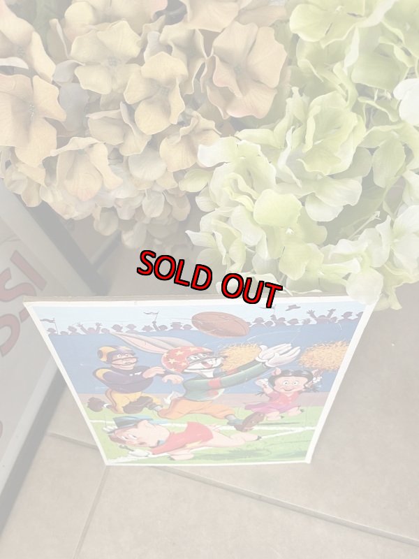 画像2: Warner Bro, Bugs Bunny Football Tray Puzzle (B) / ワーナーブラザーズ　バッグスバニー　フットボール　トレイ　パズル　1973年 (2)