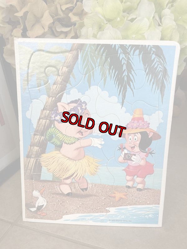 画像1: Warner Bro, Porky Pig Beach Tray Puzzle (C) / ワーナーブラザーズ　ポーキーピッグ　ビーチ　トレイ　パズル　1973年 (1)