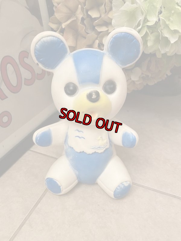 画像1: White &Blue cloth Baby Bear Vinyl Squeak Doll / 青と白の洋服のベイビーベア、クマ　ソフビ、ラバードール　 (1)