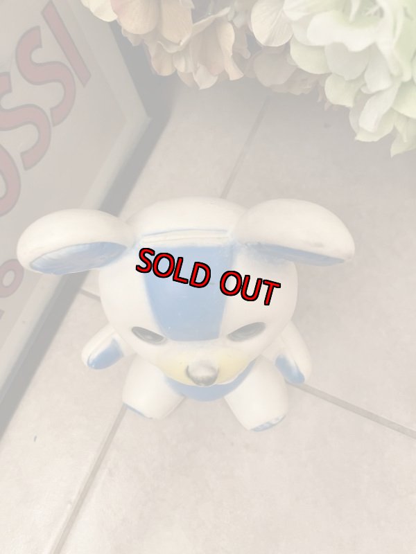 画像2: White &Blue cloth Baby Bear Vinyl Squeak Doll / 青と白の洋服のベイビーベア、クマ　ソフビ、ラバードール　 (2)