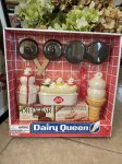 画像1: Dairy Queen play food set with box 2002 (B) / ディリークィーンの箱入りプレイフードセット (1)