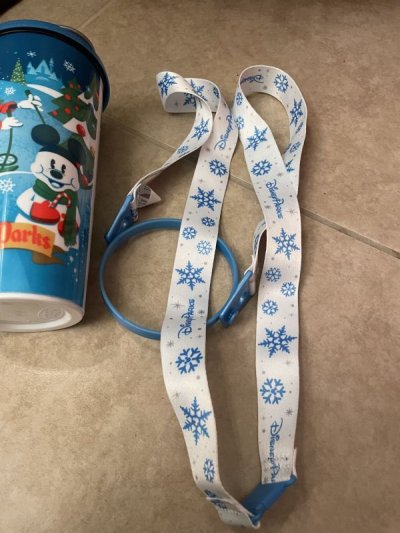 画像3: Disneyland limited edition Christmas Plastic tumbler with strap & holder 2021/ ディズニーランド　限定　プラスチック製　タンブラー　ストラップとホルダー付き