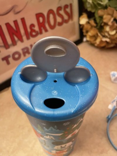 画像2: Disneyland limited edition Christmas Plastic tumbler with strap & holder 2021/ ディズニーランド　限定　プラスチック製　タンブラー　ストラップとホルダー付き