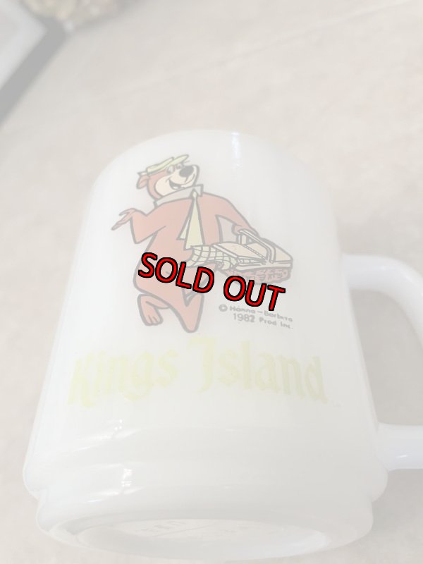 画像8: Yogi Bear Kings Island Glasbake milk glass  Mug / ヨギベア  キングスアイランド　グラスベイクミルクグラス　マグ  1982 年 (8)