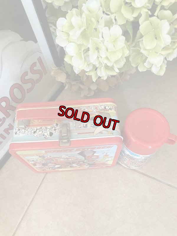 画像2: Mickey Mouse Disney Express Tin Lunch Box With Thermos / ミッキーマウスのディズニーエクスプレス、ティン製　ランチボックス 水筒付き 70年代 (2)