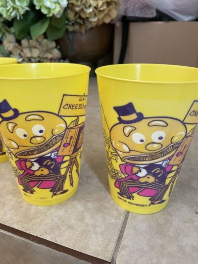 画像1: McDonald’s Yellow Plastic Cup mayor McCheese Set of 4 (C) 1977 / マクドナルドのプラスチック製、メイヤーマックチーズ、イエローコップ、4個セット