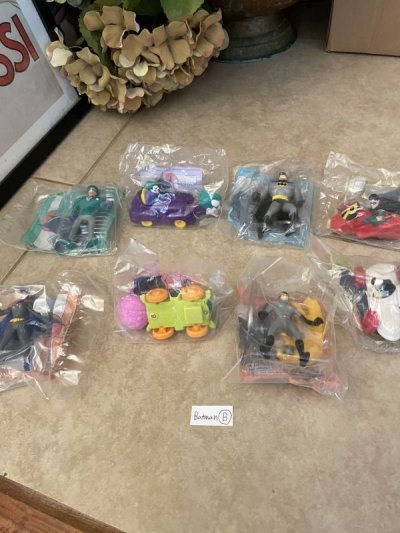画像1: McDonald’s Batman Happy Meal Complete set of 8 (A) /  マクドナルドのバットマン、ハッピーミールトイ　コンプリート8個セット