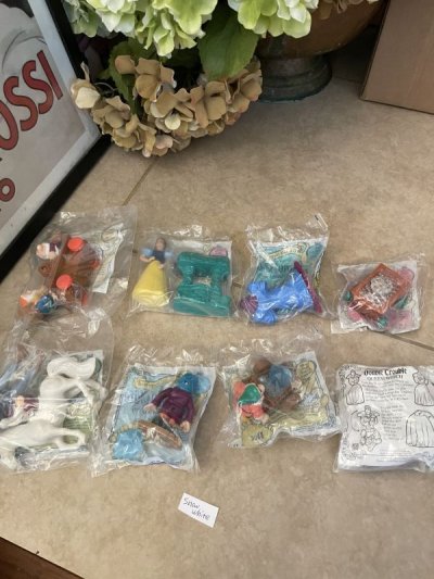 画像1: McDonald’s Complete Snow White Happy Meal set of 8 / マクドナルドのコンプリート　スノーホワイト、白雪姫、ハッピーミールトイ　8個セット