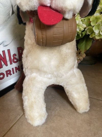 画像2: Carnival Saint Bernard Dog Stuffed Plush Doll / カーニバル　セントバーナード　ちょっと大きめぬいぐるみ　
