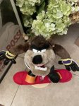 画像3:  Looney Tunes Tasmanian Devil snowboard Plush Doll (B) /  ルーニーテューンズ  タスマニアデビル　スノーボード　ぬいぐるみ　 (3)
