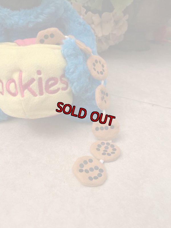 画像2: Sesame Street Cookie Monster Plush Doll with cookie jar & cookies  (B) 2002/ セサミストリート クッキーモンスター クッキージャー ぬいぐるみ (2)