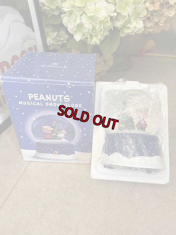 画像3: Peanuts Snoopy Christmas Snow Globe musical ball  with box / ピーナッツ、スヌーピー 箱入りスノーボールのオルゴール (3)