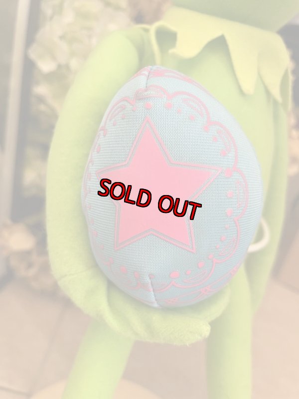 画像2: Kermit The Muppets Doll with Easter egg / カーミット、マペット　イースターエッグドール (2)