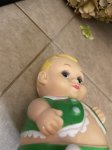 画像9: Green cloth Baby UNEEDA Vinyl Squeak Doll 1968 /  グリーンの洋服のベイビー、ソフビ、ラバードール　 (9)